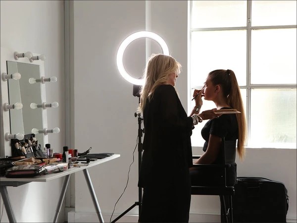 best lighting for makeup blogger